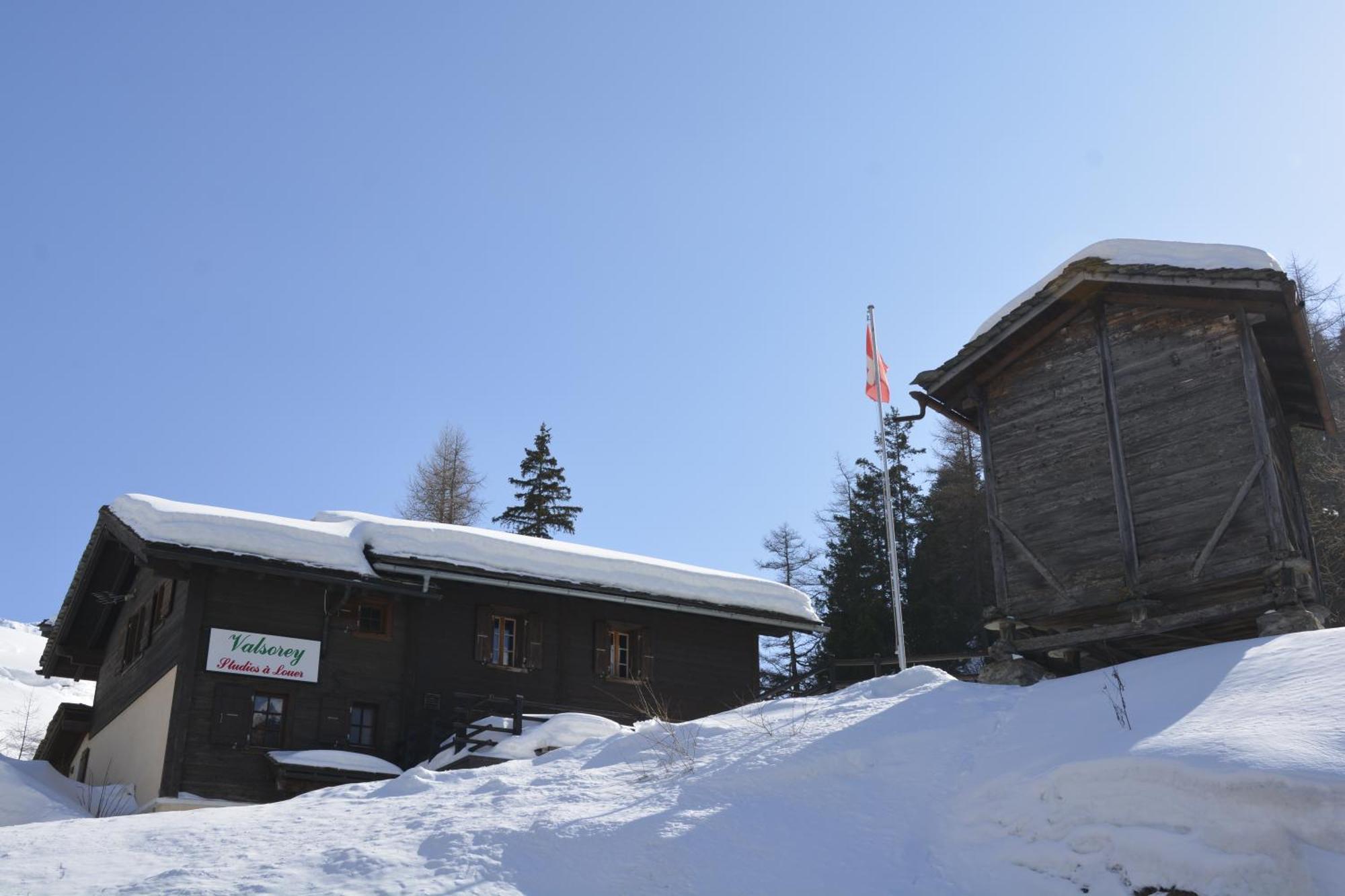 Studios Du Valsorey Bourg-Saint-Pierre Exterior photo