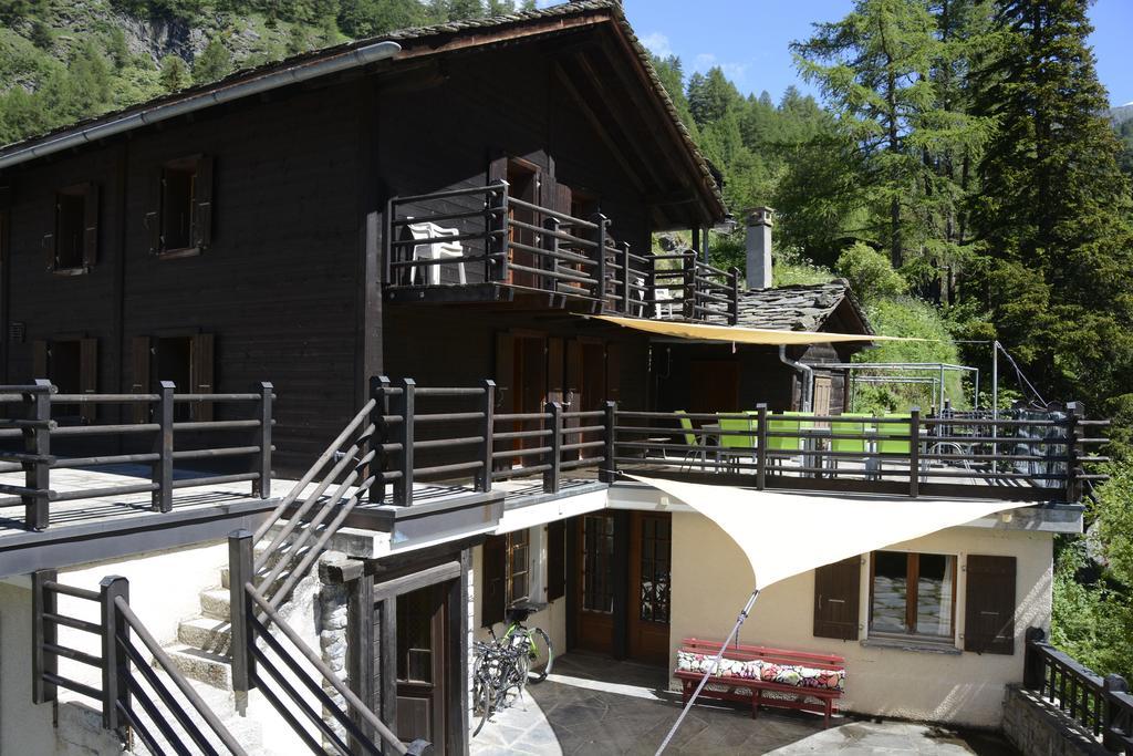 Studios Du Valsorey Bourg-Saint-Pierre Exterior photo