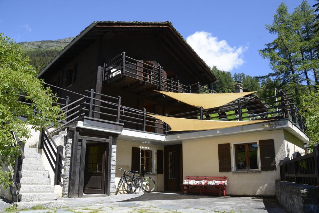 Studios Du Valsorey Bourg-Saint-Pierre Exterior photo